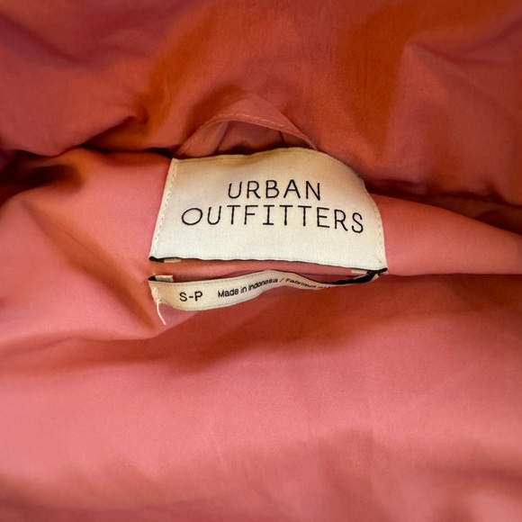 Urban Outfitters - Corrine Puffer Vest - Picture 7 of 7